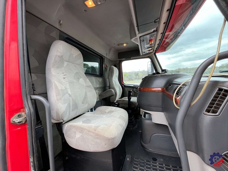 2011-volvo-truck-vhd-tri-axle-dump-truck-image-67