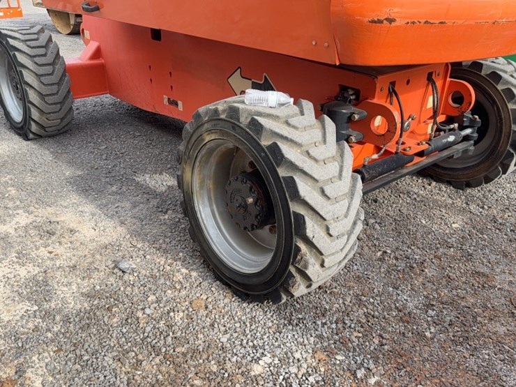 2014-jlg-800s-image-13