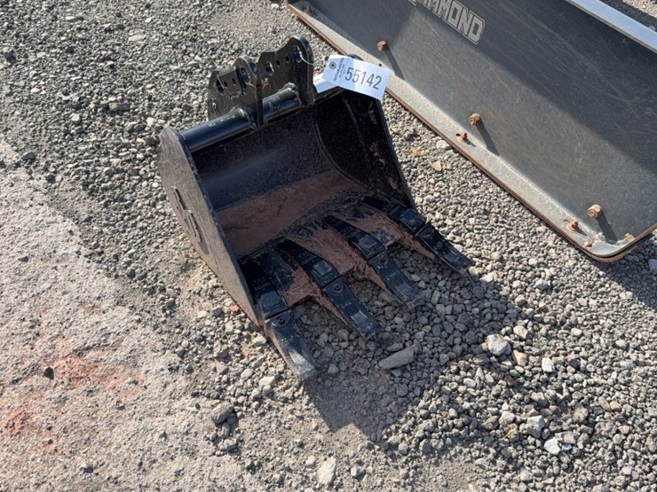 #2002-•-blue-diamond-18"-mini-excavator-tooth-bucket-image-1