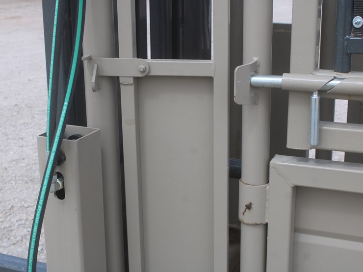 #1083-•-new-circle-t-portable-complete-cattle-processing-system-image-38