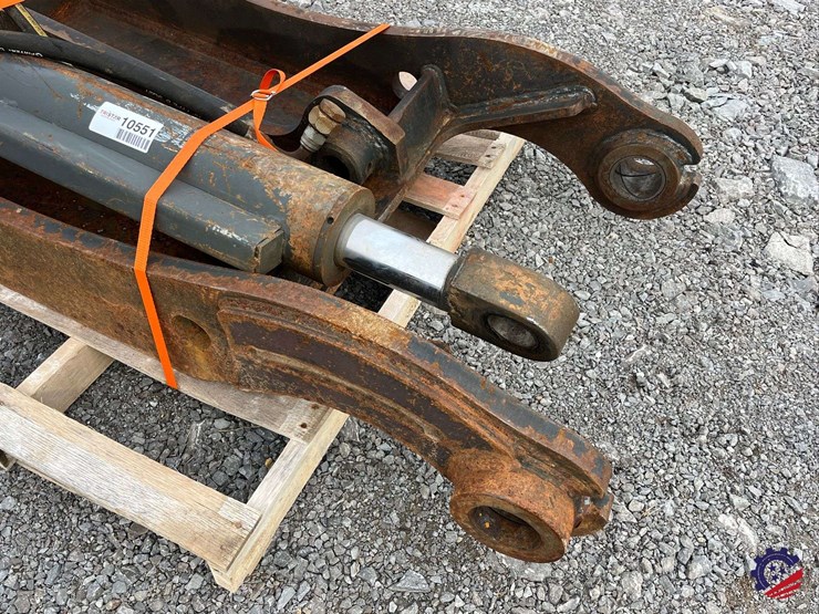 excavator-thumb-w/-hydraulic-cylinder-image-10