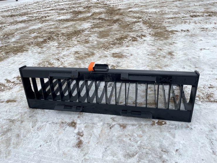 #2047-•-skid-steer-mount-skeleton-bucket-image-6