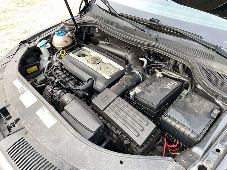 2014-volkswagen-cc-executive-4-door-sedan-(137,439-miles)-image-7