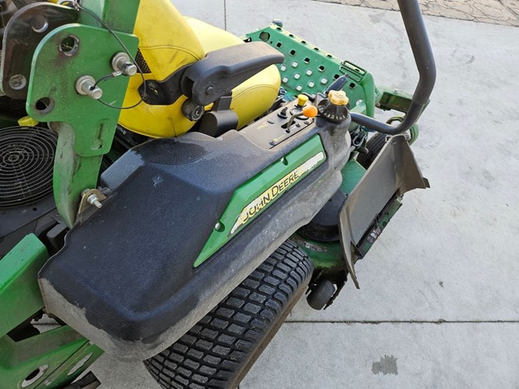 2014-john-deere-z925m-image-16