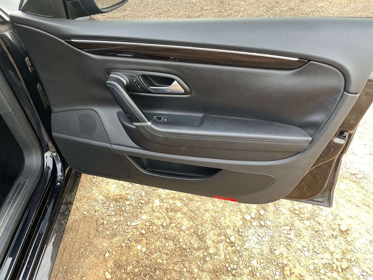 2014-volkswagen-cc-executive-4-door-sedan-(137,439-miles)-image-17