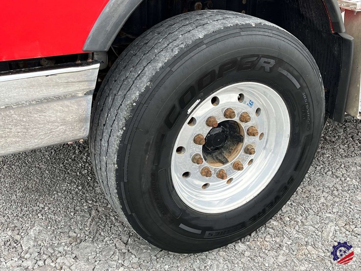 2011-volvo-truck-vhd-tri-axle-dump-truck-image-7