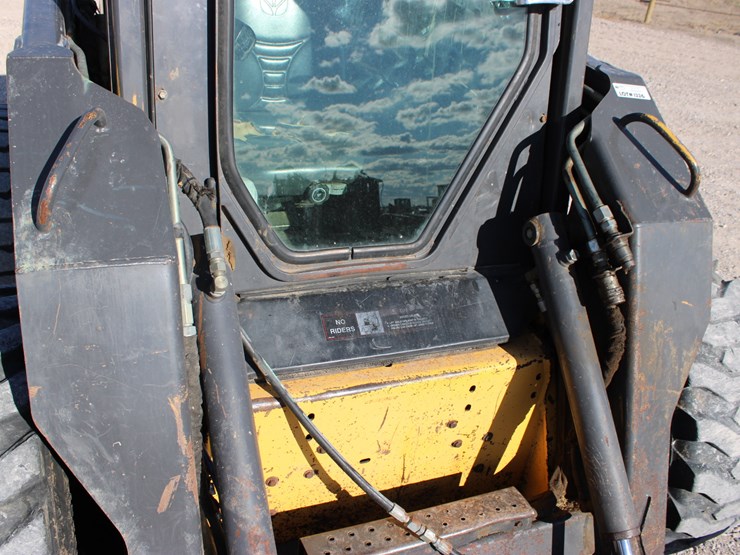 new-holland-ls190-image-16