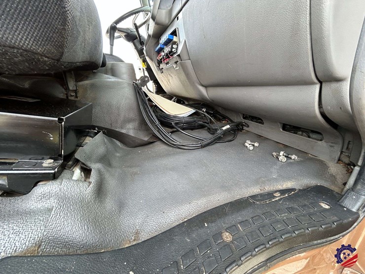 2013-ud-ud3300-s/a-garbage-truck-image-83