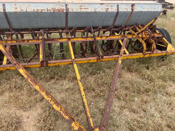 #4057-•-minneapolis-moline-grain-drill-image-3