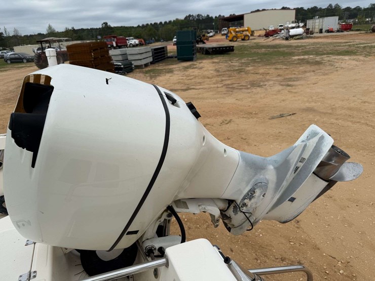 2003-sea-hunt-escape-200d-bay-boat-image-25