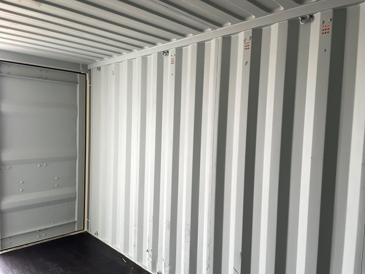 #115-•-20'-shipping-container-image-15