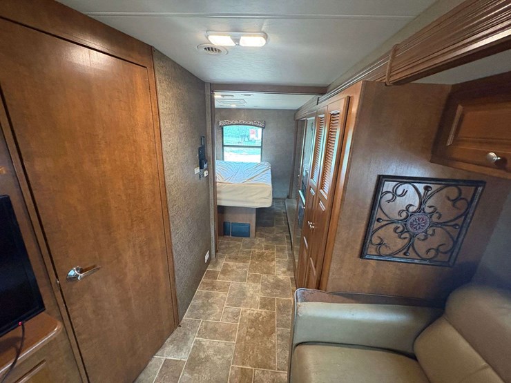 2014-ford-f-53-motorhome-image-22