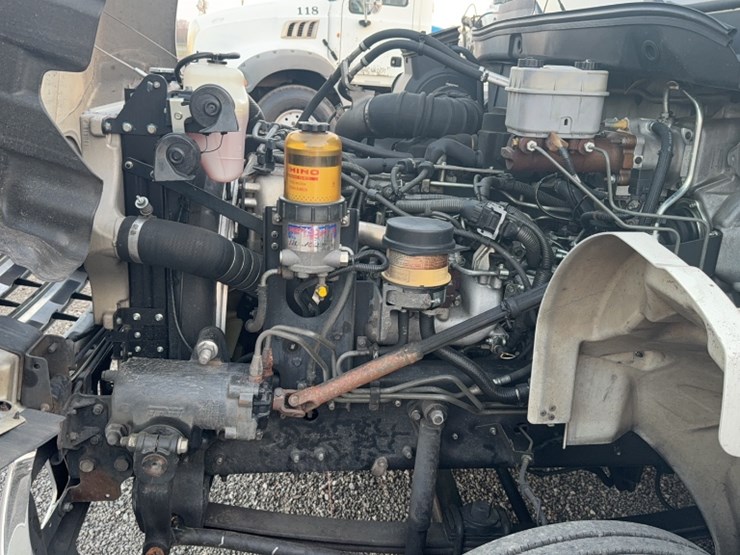 2016-hino-258-image-21