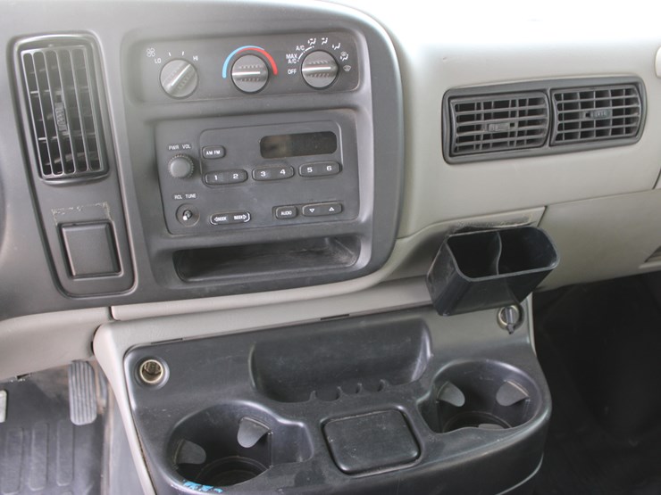 2001-chevrolet-express-3500-image-31