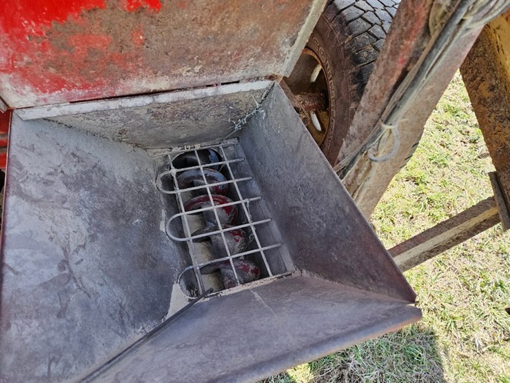 new-holland-355-image-30