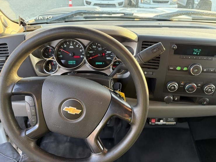 2013-chevrolet-2500-image-11