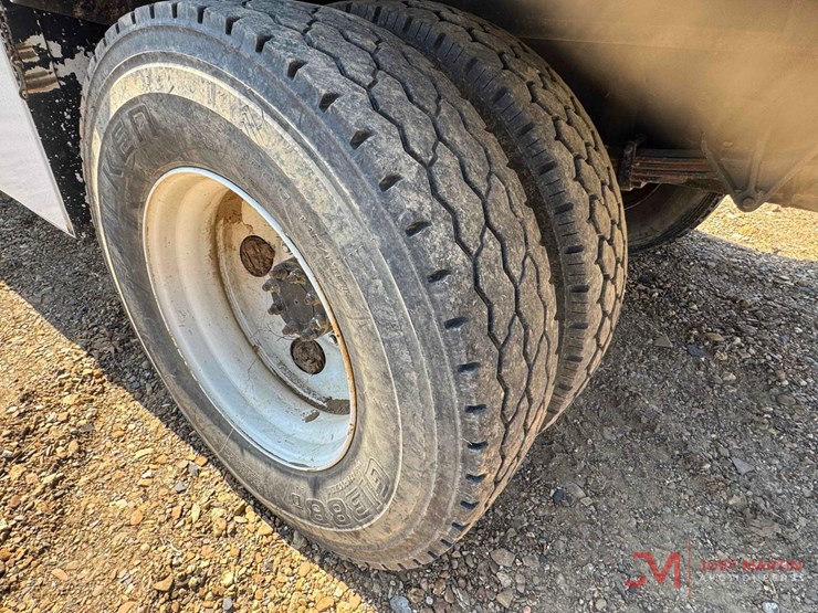 2009-ford-f750-xl-image-9