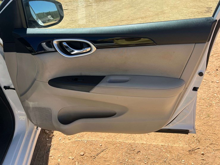 2017-nissan-sentra-sv-4-door-sedan-(169,691-miles)-image-20