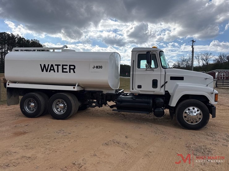 2001-mack-ch613-image-2