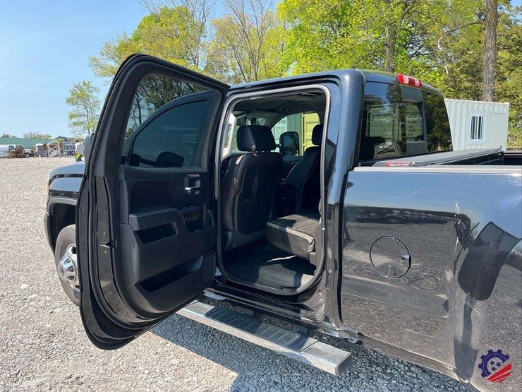 2015-gmc-3500-image-64