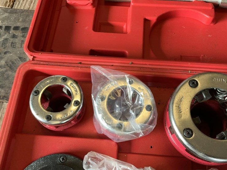 #102-•-pipe-threading-tools-image-7