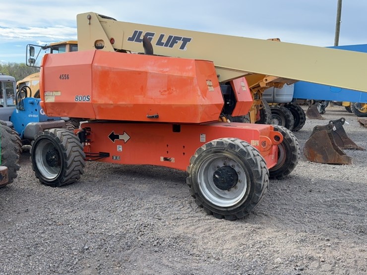 2014-jlg-800s-image-6