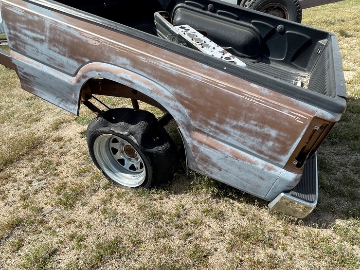 #4049-•-mazda-truck-box-with-rear-axle-image-8