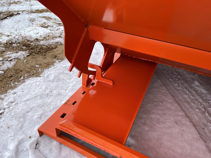 #2002-•-2-yard-self-dumping-hopper-image-12