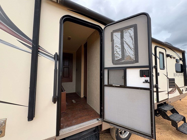 2015-rockwood-2608ws-travel-trailer-image-24