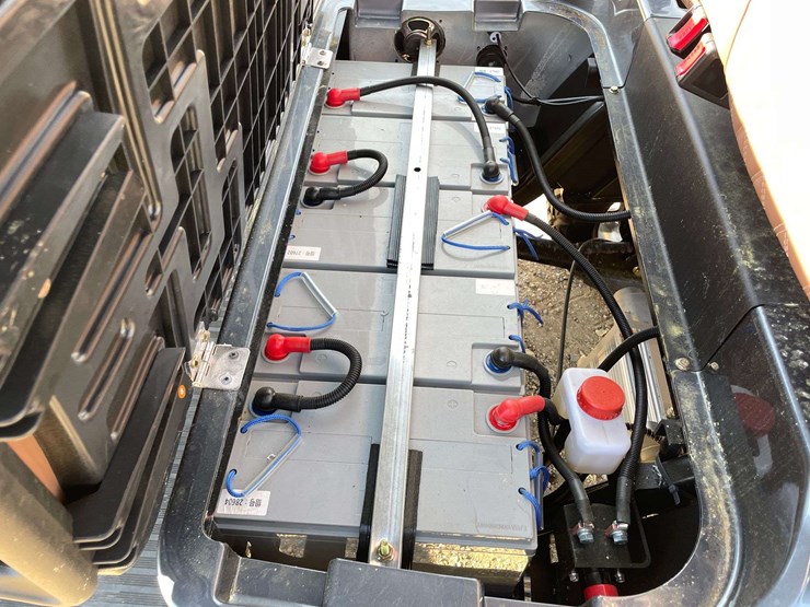 2025-sd-lanch-street-legal-4-seater-golf-cart-w/-on-board-charger-(1-mile-showing)-image-7