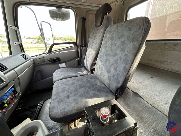 2013-ud-ud3300-s/a-garbage-truck-image-81