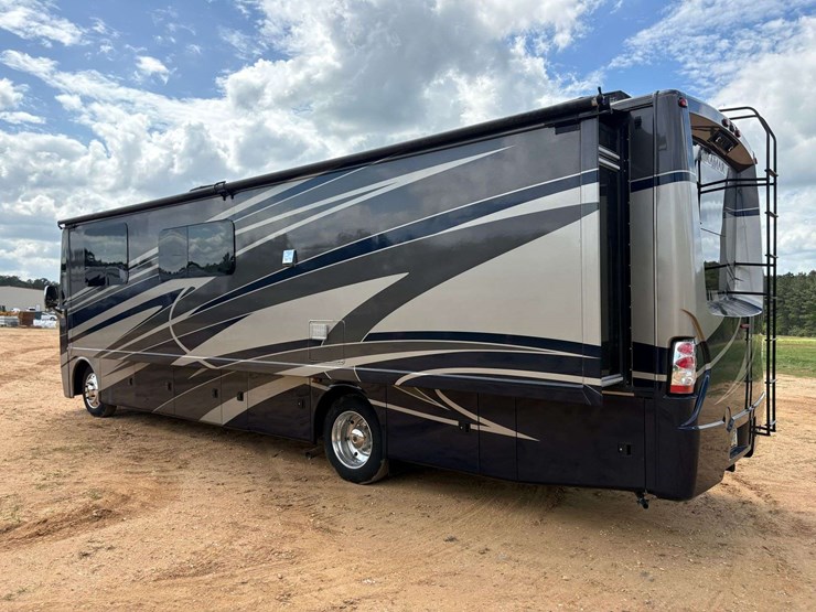 2014-ford-f-53-motorhome-image-2