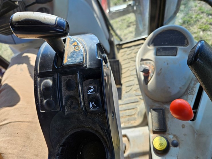 massey-ferguson-6480-image-29