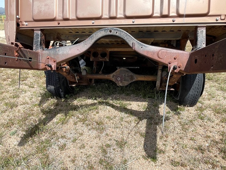 #4049-•-mazda-truck-box-with-rear-axle-image-12