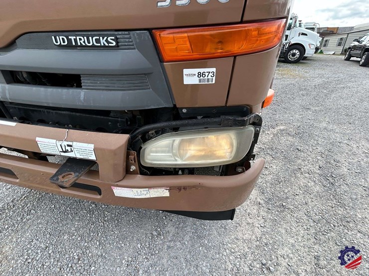 2013-ud-ud3300-s/a-garbage-truck-image-70