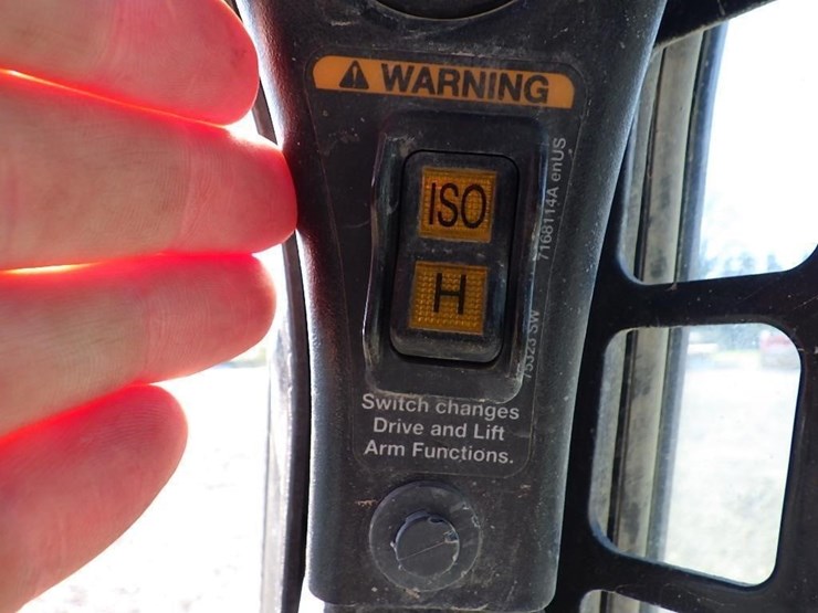 2021-bobcat-t740-image-30