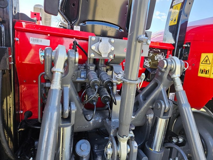 massey-ferguson-4710-image-25