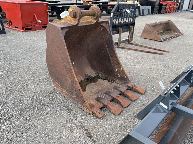 #2004-•-42"-excavator-bucket-image-1