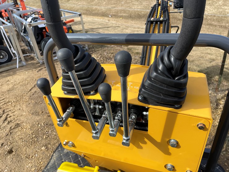 #900-•-landhonor-mini-excavator-image-19