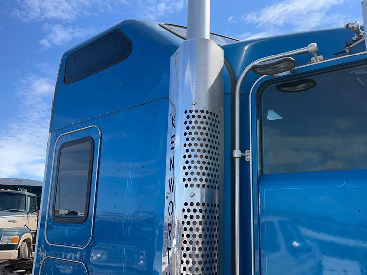 2004-kenworth-w900-image-39