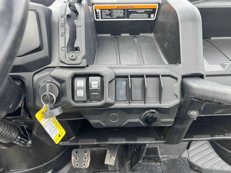2023-can-am-defender-hd9-image-12