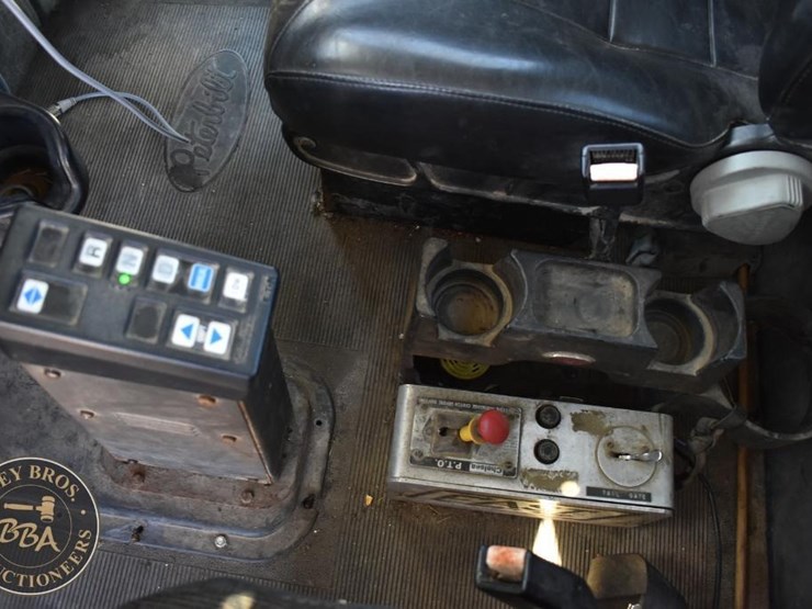 2002-peterbilt-385-image-47