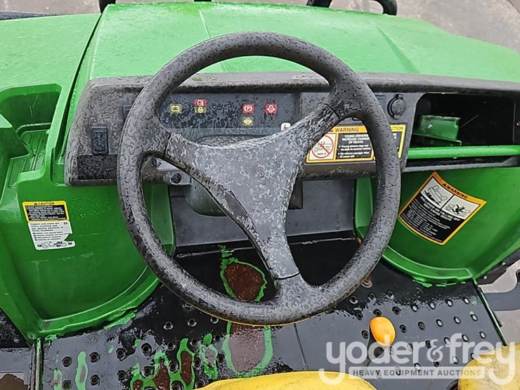 2016-john-deere-gator-image-21