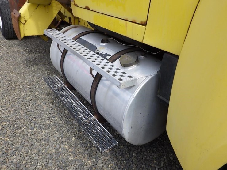 1984-ford-9000-image-17