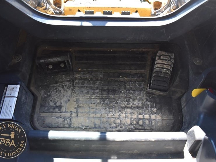 2020-deere-333g-image-49