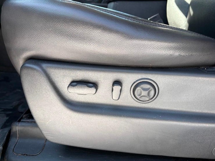 2009-chevrolet-suburban-image-24