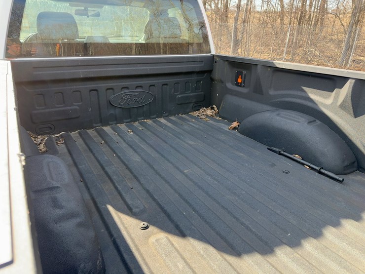 2016-ford-f150-xl-image-13