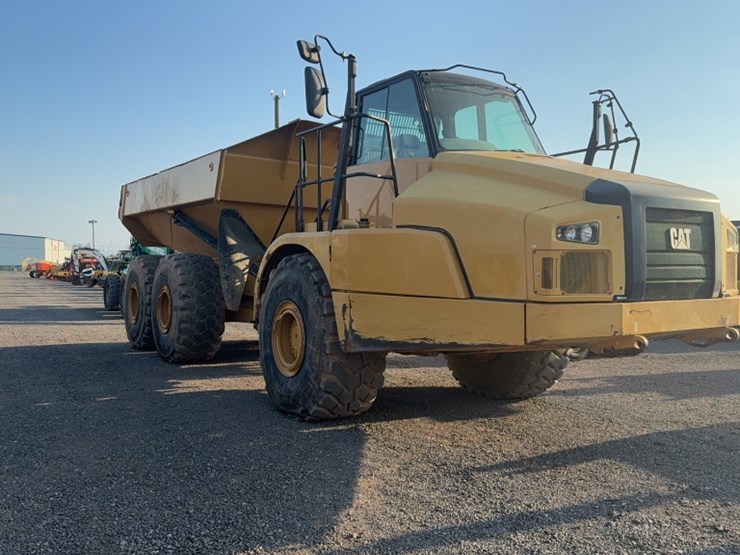 2016-caterpillar-745-image-3