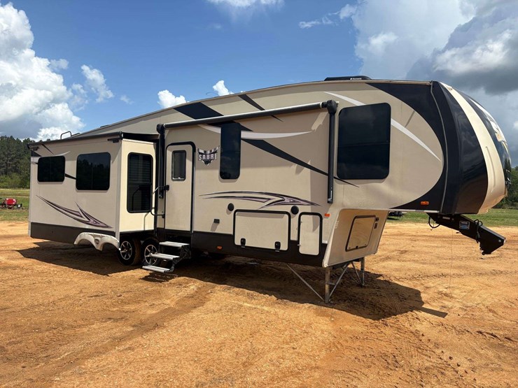 2016-forest-river-sabre-5th-wheel-travel-trailer-image-4