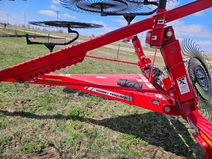 massey-ferguson-12-image-30